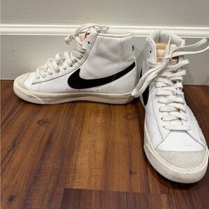 Nike Women's Blazer Mid '77 Basketball Shoe, White,